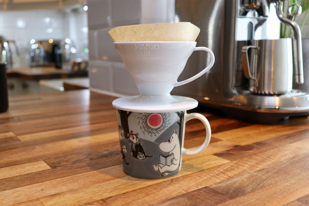 Hario V60 01 egy klasszikus Mumin bögrén